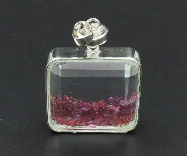 

Garnet Crystal Chips Square Device Pendant With Gluing Double Glass Boards Approx 42*30*13mm