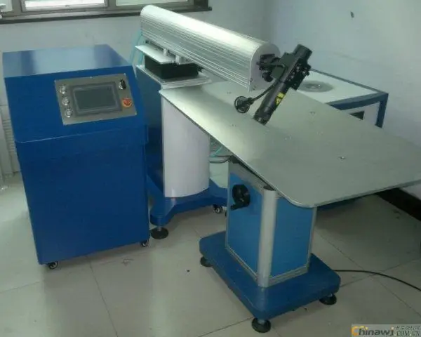 Saldatrice Laser 300W parola pubblicitaria saldatrice Laser automatica ad alta precisione prezzo