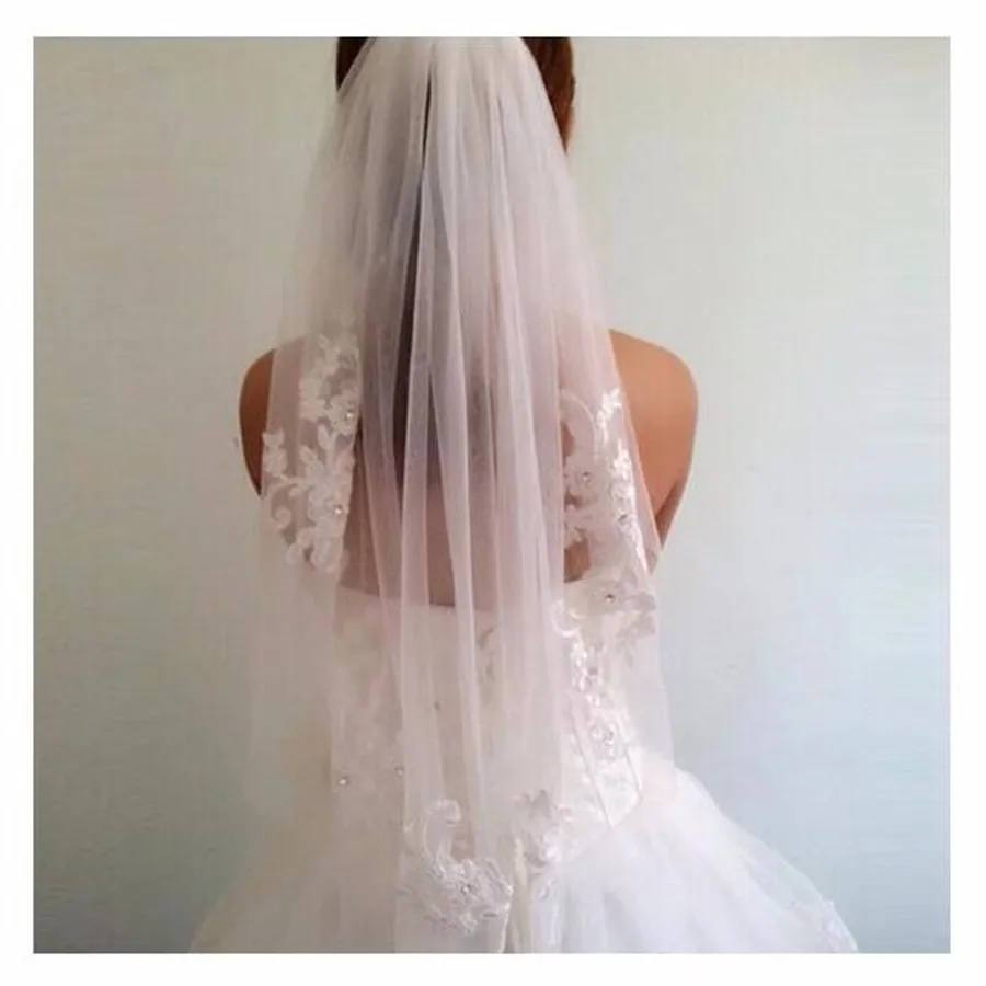 White Ivory In Stock Short One Layer Fingertip Length Rhinestone Appliqued Wedding Veil Bridal Veils With Comb