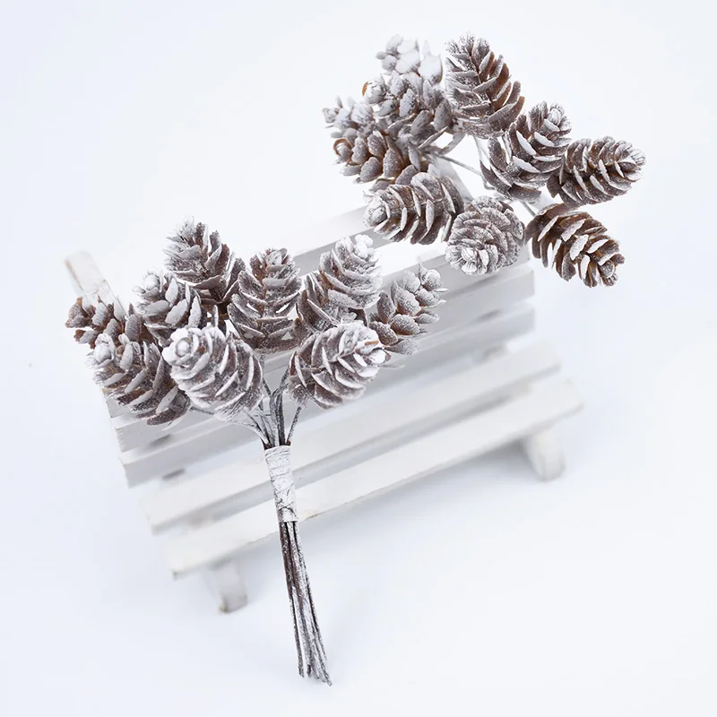10 Stück/Bündel Künstliche Pflanzen, Künstliche Tannenzapfen-Deko, Großhandel Blumenkranz, Weihnachtsdekoration, DIY Hochzeit, Handgemachter Pompon – Detail 5