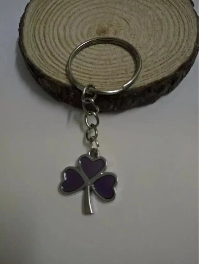 ALLOYGREEN 3-LEAF CLOVER IRISH SHAMROCK CORD Keychain-Fashion jewelry Tibetan silver charm pendant key chain ring Keychain D394