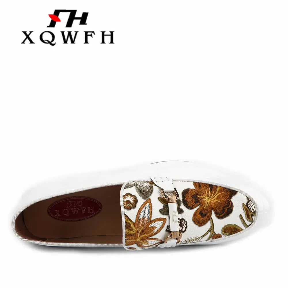 XQWFH Men White Leather Shoes Fashion Floral Embroider Loafers Men\'s Driving Casual Shoes with Strip Buckle Male Dress Shoes