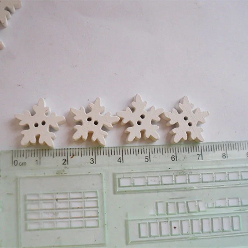 100Pcs White Christmas Snowflake Wooden Buttons Fit Sewing and Scrapbook For Diy Wholesale