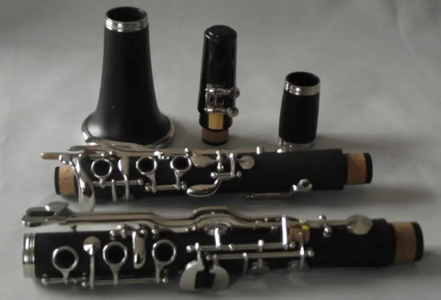 

Excellent clarinet Bb Ebony 20 KEYS good technique