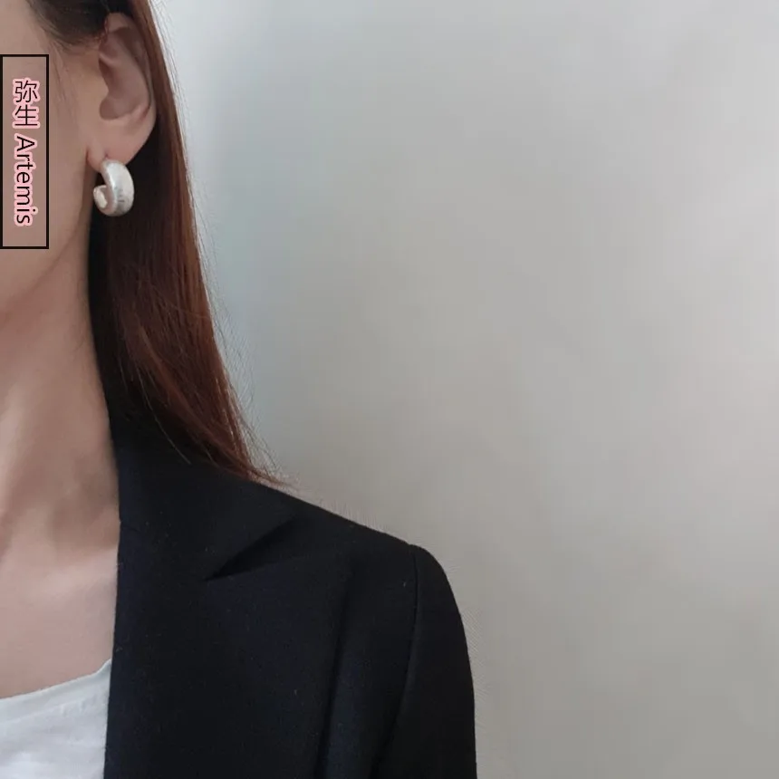 HUANQI Simple Sterling  Vintage Matte Gold Color C-shaped Small Wide Hoop Earrings for Women Girl Party Jewelry