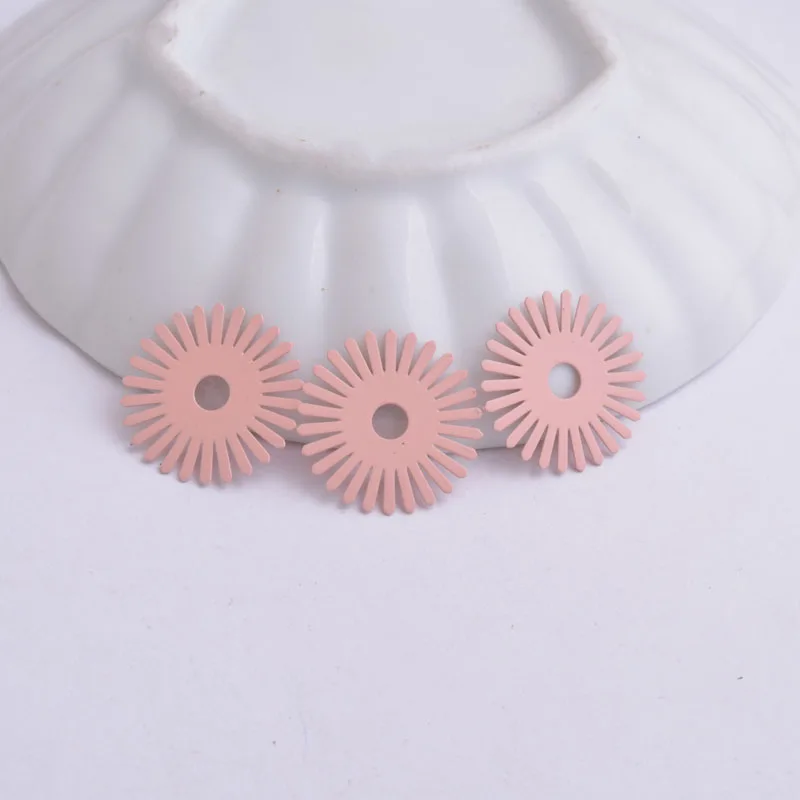 100 Stück AC8222 18mm Messing Runde Anhänger Zahnrad-Anhänger Verbindungsstücke Filigrane Ohrring-Verbinder DIY Schmuckmaterialien – Detail 10