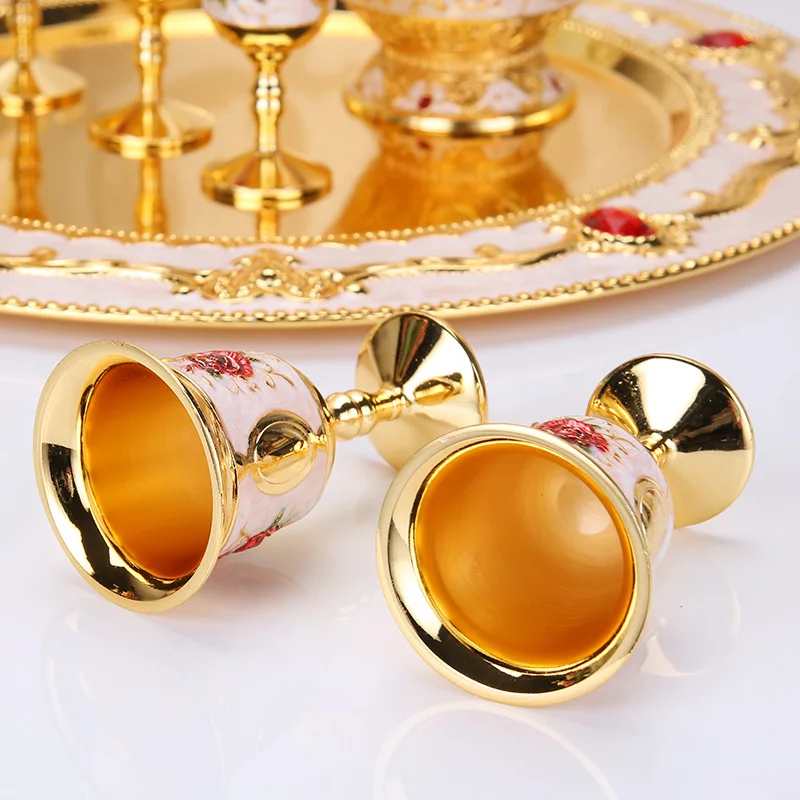 New Arrival Elegant Golden White Wine Set Court Wine Jug Cups Plate Set Home Bar Exquisite Decor