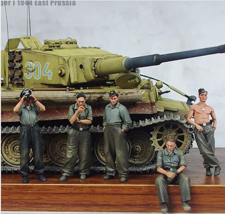 1/35 model kit resin kit  Member of Tiger One Tank Team  361