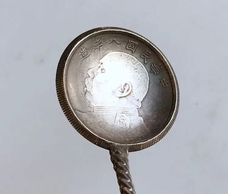 Randomly send 1pcs China Bronze fengshui Collect During the period of the republic Silver coin spoon metal crafts