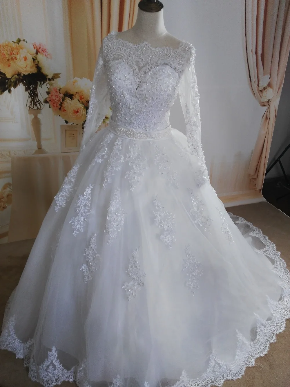 ZJ9131 Customized 2024 Elegant Vintage Pearls Vintage Wedding Dresses For Brides Lace Sweetheart With Lace Edge Plus Size