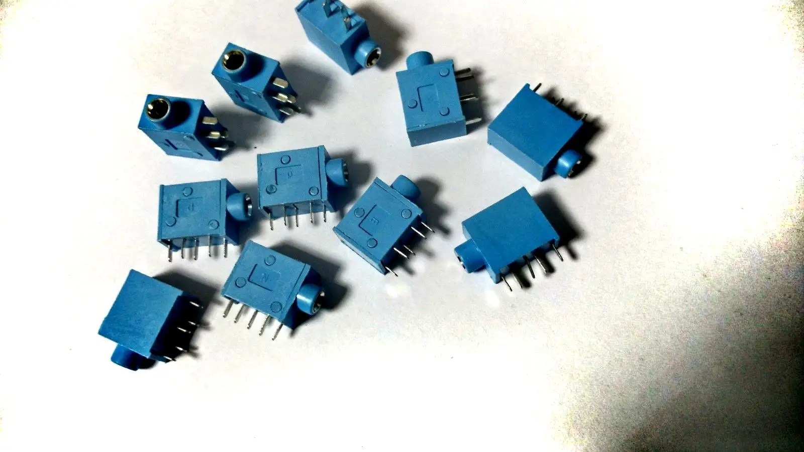 250pcs 5PIN 3.5MM Stereo Headphones Socket PC PCB Panel Mount Soldering BLUE