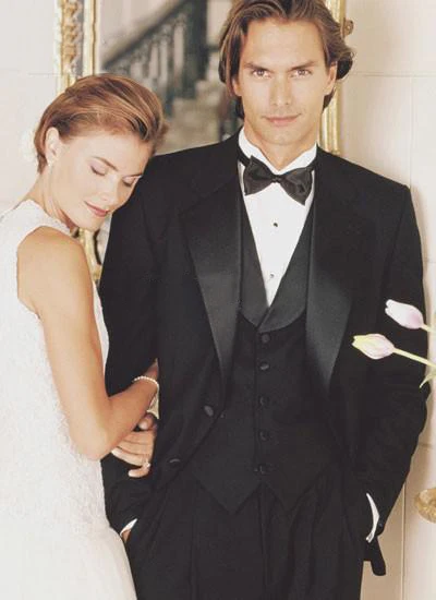 

Custom Made Black Two Buttons Groom Tuxedos Notch Lapel Best Man Groomsmen Men Wedding Suits (jacket+pants+vest+tie))