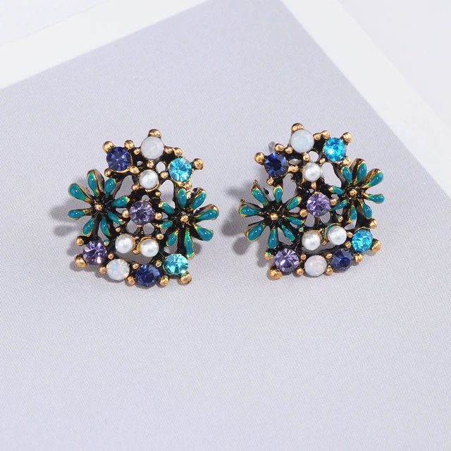 Trendy stud earrings 2019 sales