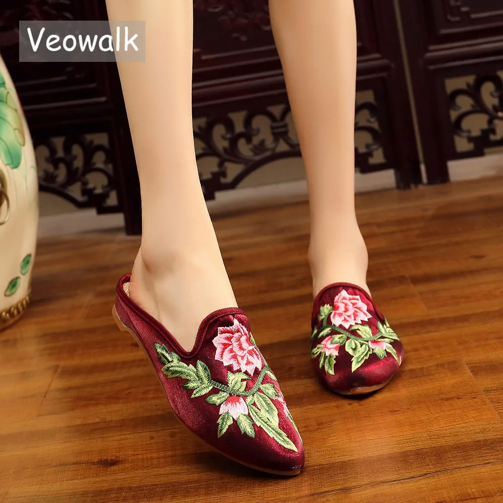 Veowalk Flowers Embroidered Women Flannel Cotton Mules Slippers Close Pointed Toe All Season Leisure Ladies Comfort Flat Shoes