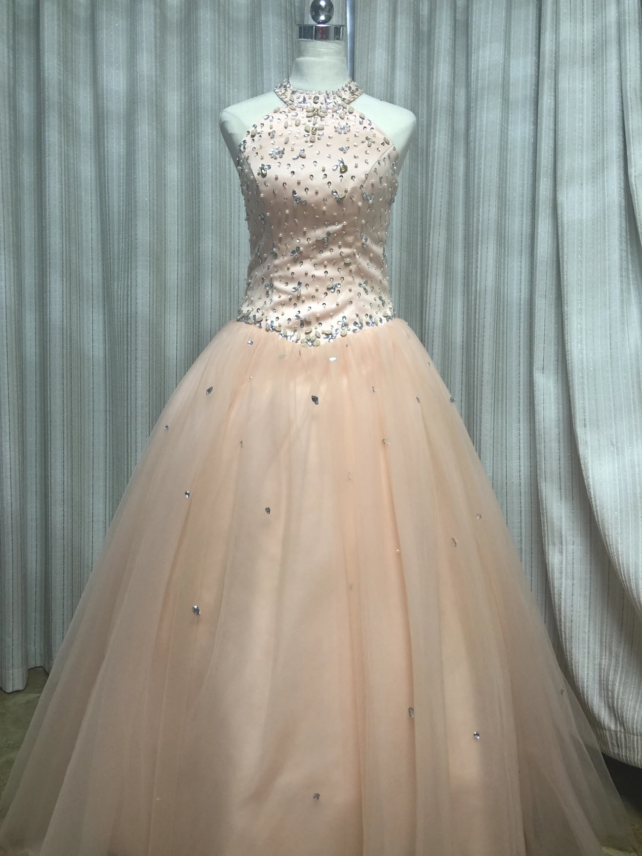 Novo halter champgane quinceanera vestidos 2019 tule frisado vestido de baile longo baile vestidos 16 anos