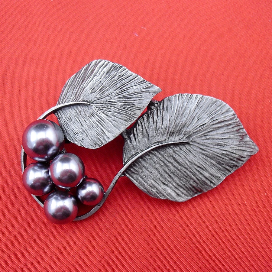 Hotsale Gray Tin Metal Fashion Pearl Leaves Brooch For Exaggerated Jewelry People Men\'s Jewelry Pins Fashion, Item NO.: BH7746