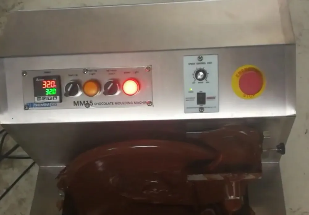 15kg  commercial chocolate pouring machine/household chocolate tempering machine/chocolate melter