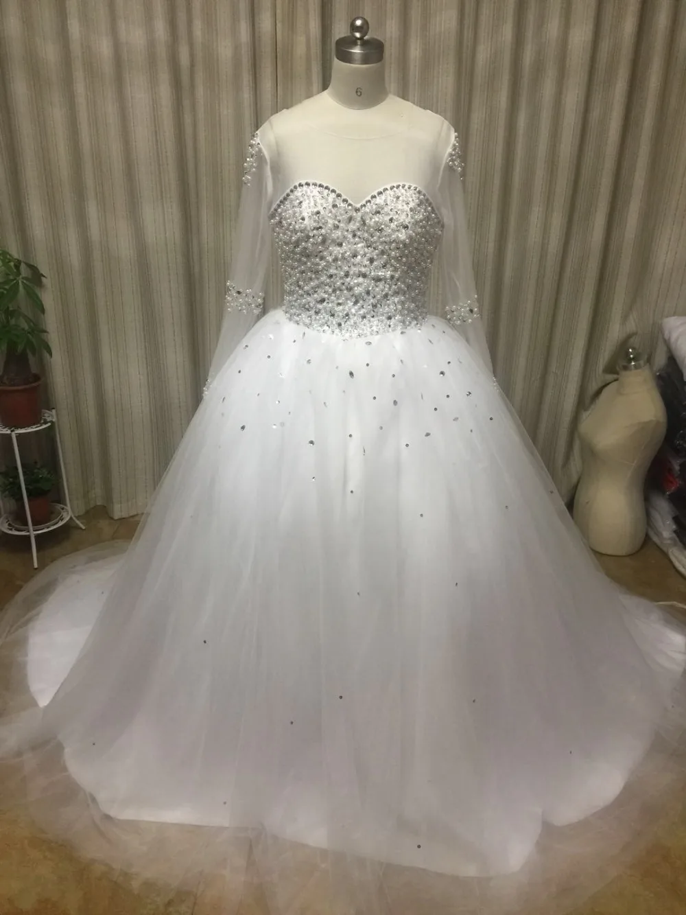 New White Wedding Dresses 2019 Tulle Beaded Long Sleeve Ball Gown Bridal Dresses