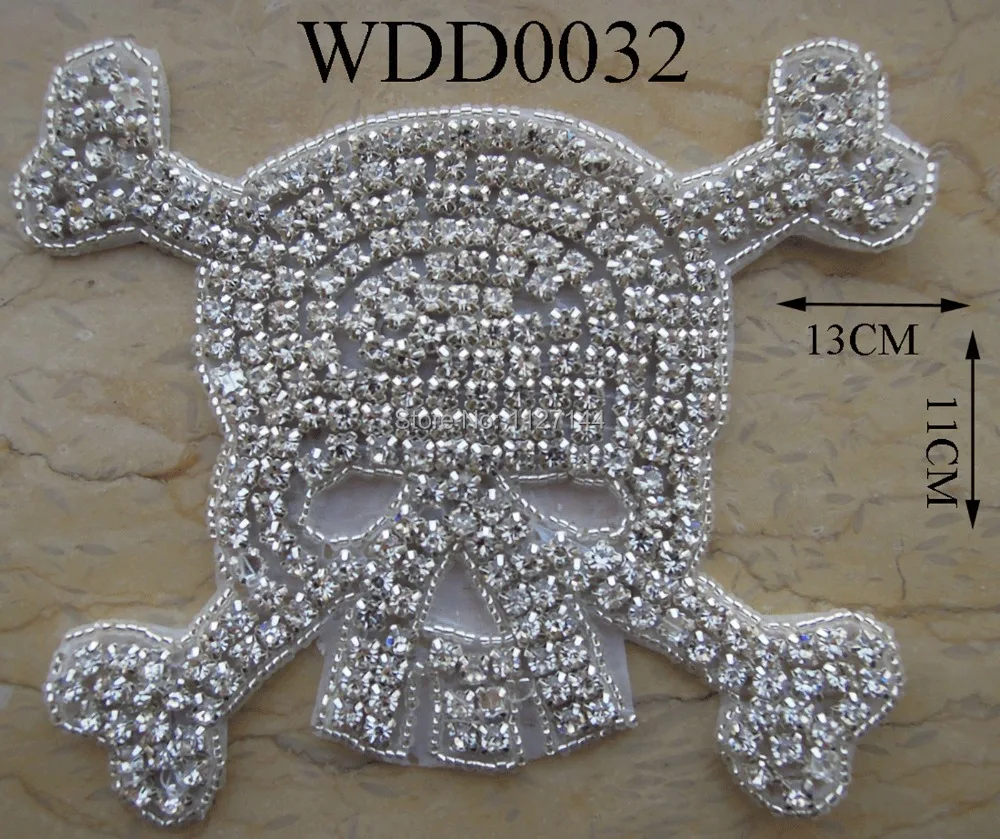 

(30pcs) crystal rhinestone skull silver iron on WDD0032