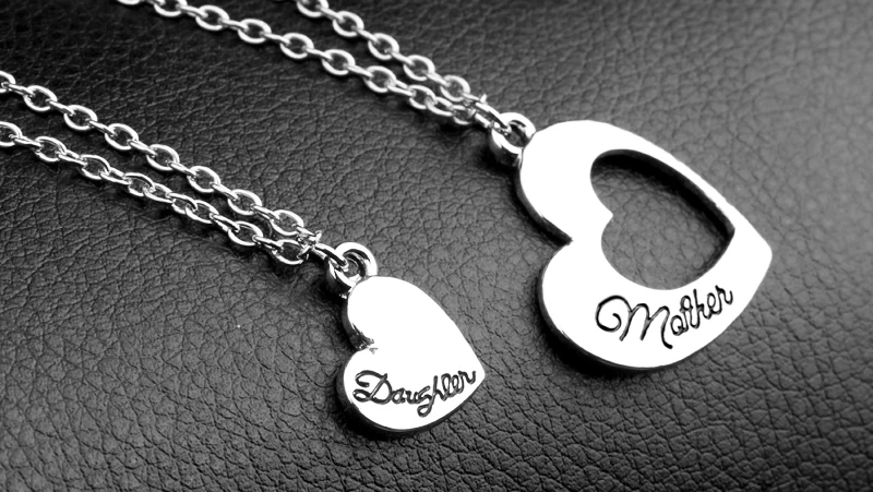 Letter Engraved Mother Daughter Matching Love Heart Pendant Set of Two Mom Girl Necklaces Mothers Day Gift Family Jewelry