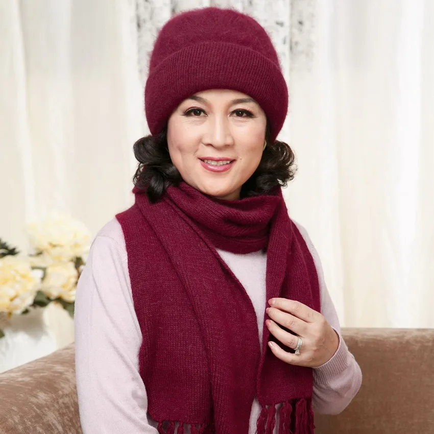 The elderly women's autumn and winter hat scarf twinset thickening thermal rabbit fur yarn new year gift rabbit fur cap scarf