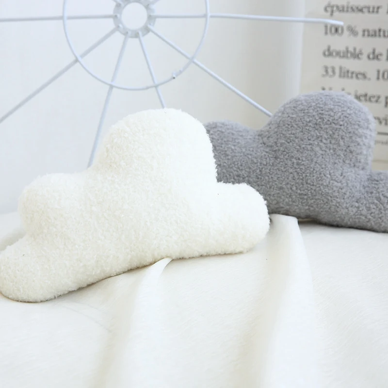 Cojín nube de peluche para habitación de bebé - imagen 4