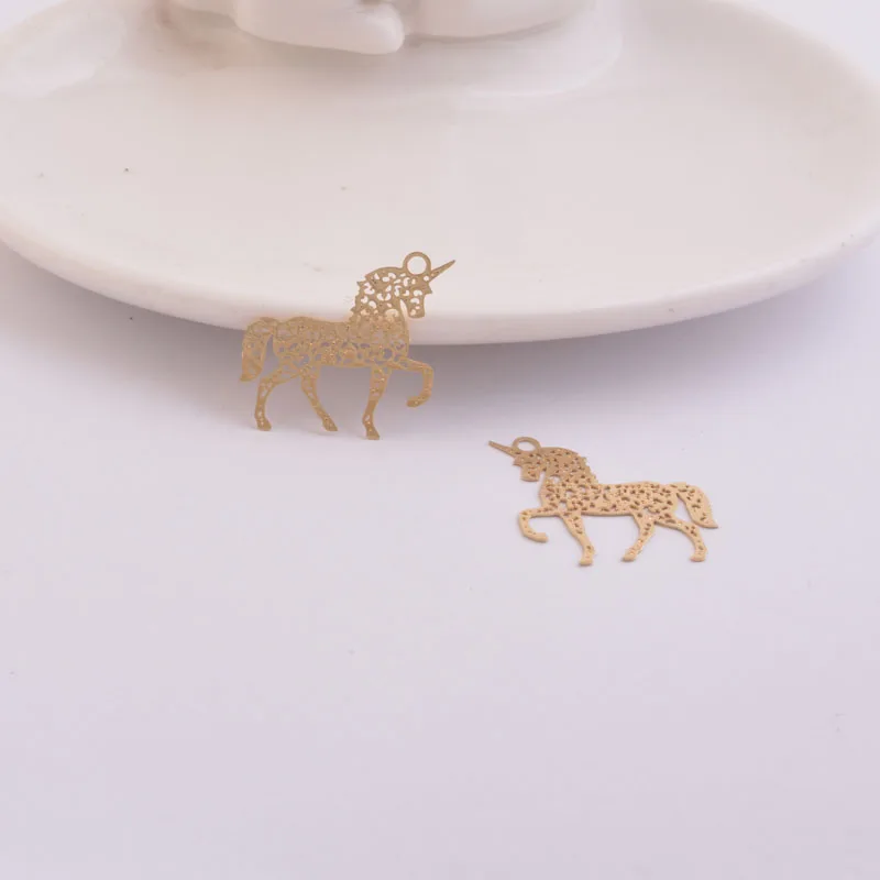 50 Stück AC9435 23*21mm KC Goldfarben und versilberte zarte hohle Einhorn-Anhänger für Ohrringe, Halsketten und Anhänger. – Detail 4
