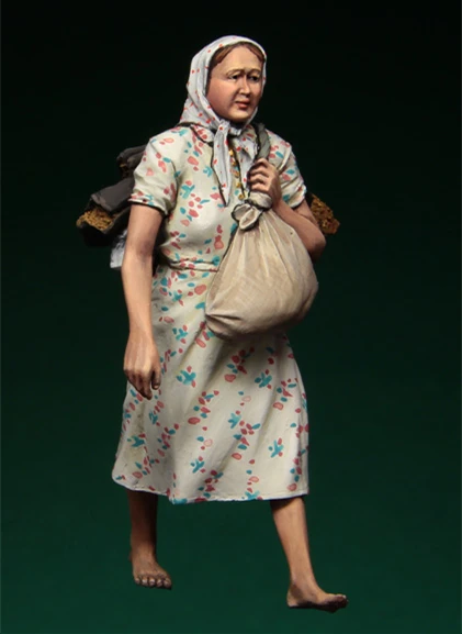 1/35 Resin Figure Model Kit 086 Russian refugees, 1941-45 One Figures Unassembled unpainted Top