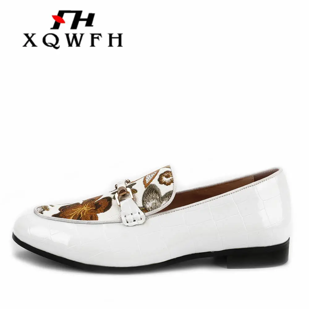 XQWFH Men White Leather Shoes Fashion Floral Embroider Loafers Men\'s Driving Casual Shoes with Strip Buckle Male Dress Shoes