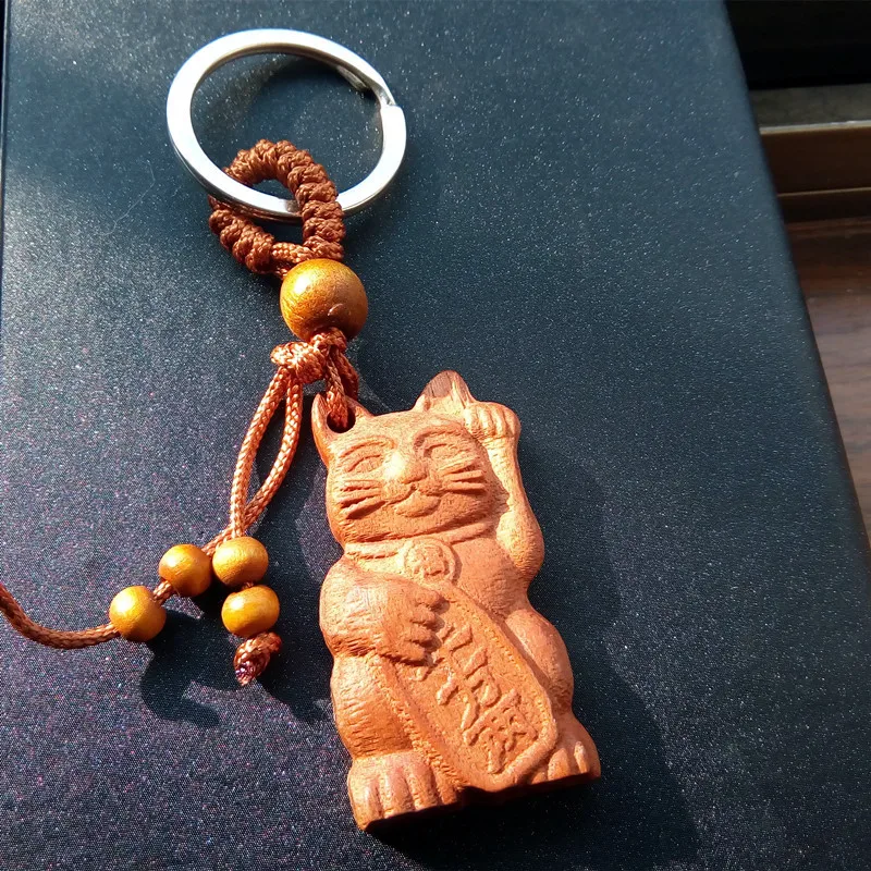 Maneki Neko Lucky Fortune Cat Carving Wooden Pendant Keychain Key Ring Chain Wood Carving Ornaments jewelry gift drop shipping