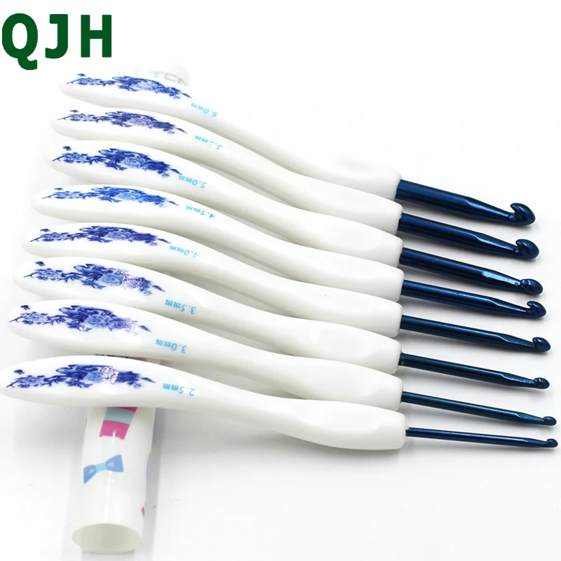 QJH Marca 8 pz/set Cinese Stile Retrò Stampa Floreale di Plastica Maniglia In Alluminio Crochet Hooks Knitting Needles Mestieri Tessitura Strumento