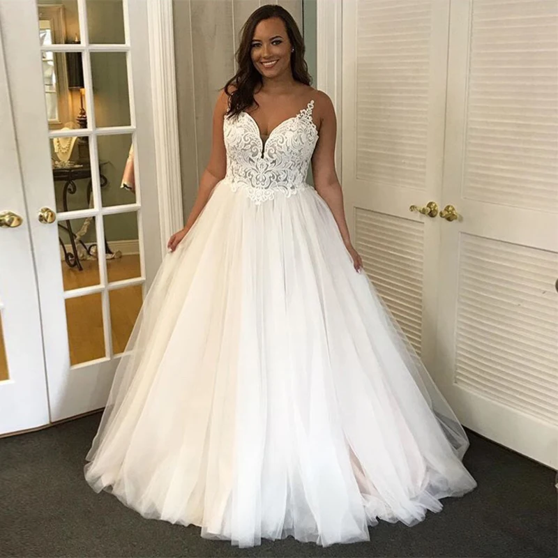 

Vintage Plus Size Wedding Dress Princess Ball Gown V-neck Sleeveless Long Bridal Dress Appliques Robe de mariée Wedding Gown