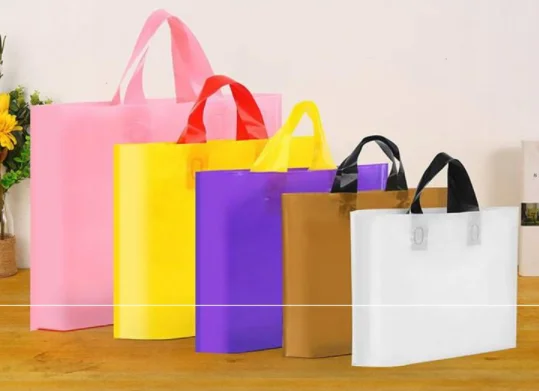 100pcs Wholesale Plastic Gift Bag Small Shopping Bag with handles Plastic Packaging Bags with Handle Birthday Party Bag 30x20cm