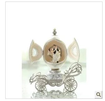 The new European royal wedding carriage egg music box wedding gift choice for Christmas gift to the Qixi Festival.