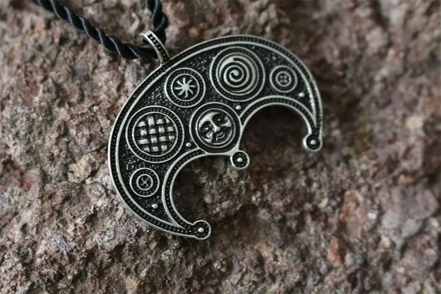 1pcs wholesale Slavic Lunula Woman's Necklace pendant Norse Jewelry, lunar amulet with granulation