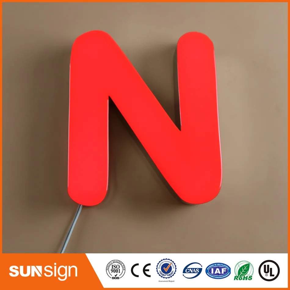 Signes de lettres en résine, en acrylique, avec lumière frontale led