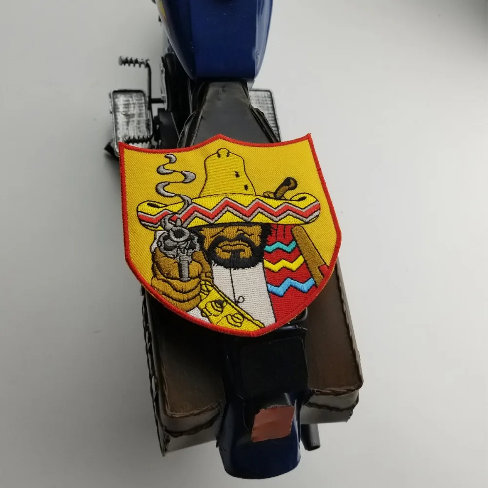 Gorąca nowa kurtka przednia Bandidos Shield MC Punk Biker Patch IRON ON VEST LEATHER 4\