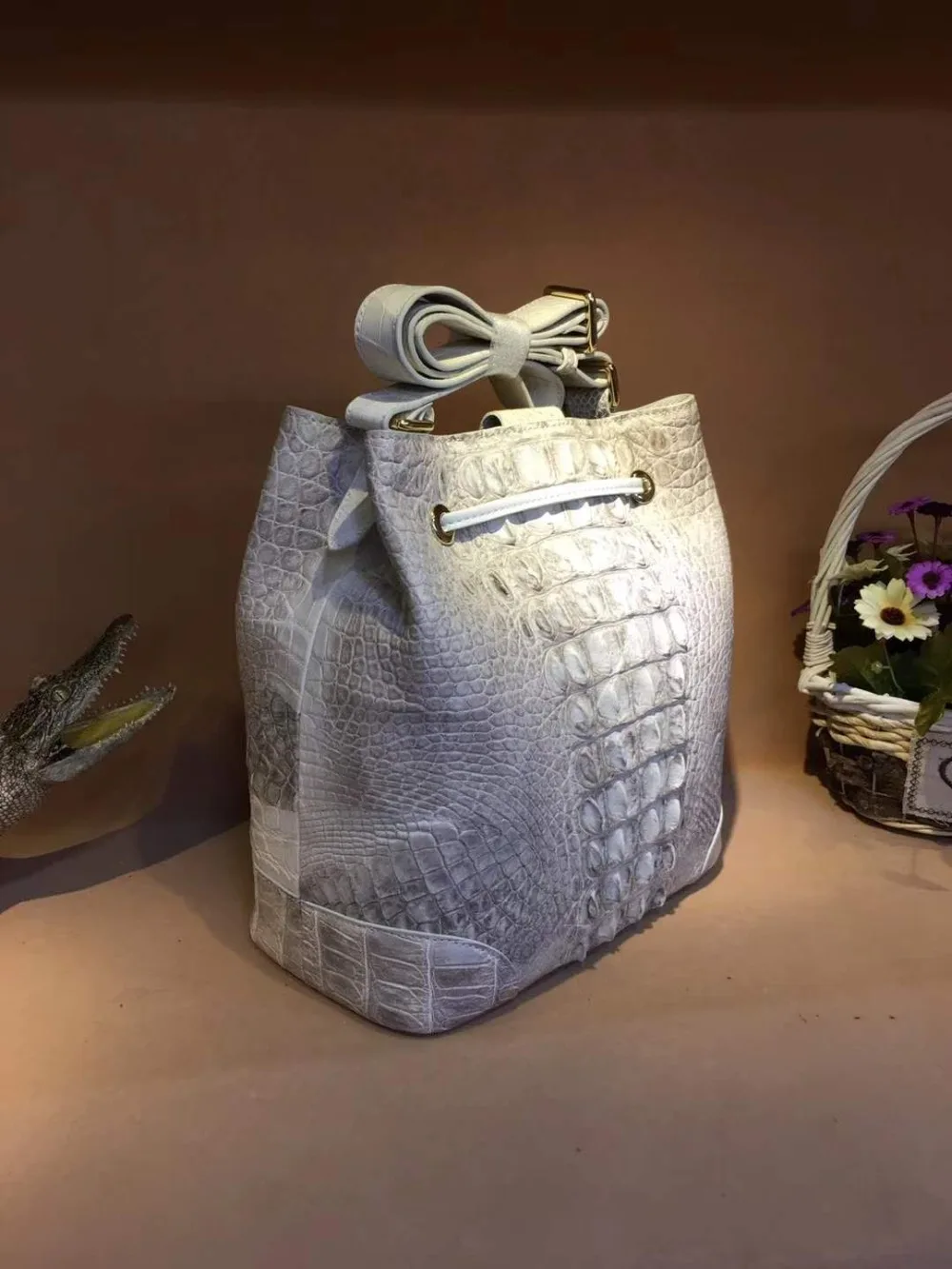 Sac à bandoulière en peau de crocodile véritable pour femme, sac fourre-tout seau pour femme, fermeture à chaîne, couleur blanche, qualité supérieure, livraison rapide, 2018 nouveau, 100%