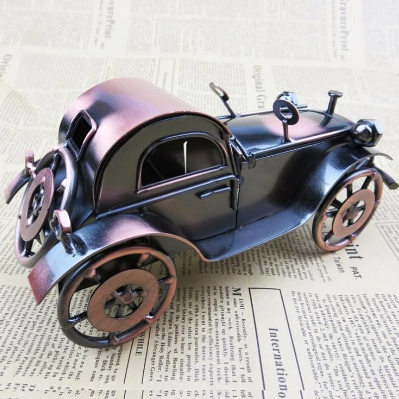 Ornamen Mobil Tua Besi Pengocok Tulang Dekorasi Jendela Retro dan Nostalgia Mobil Antik