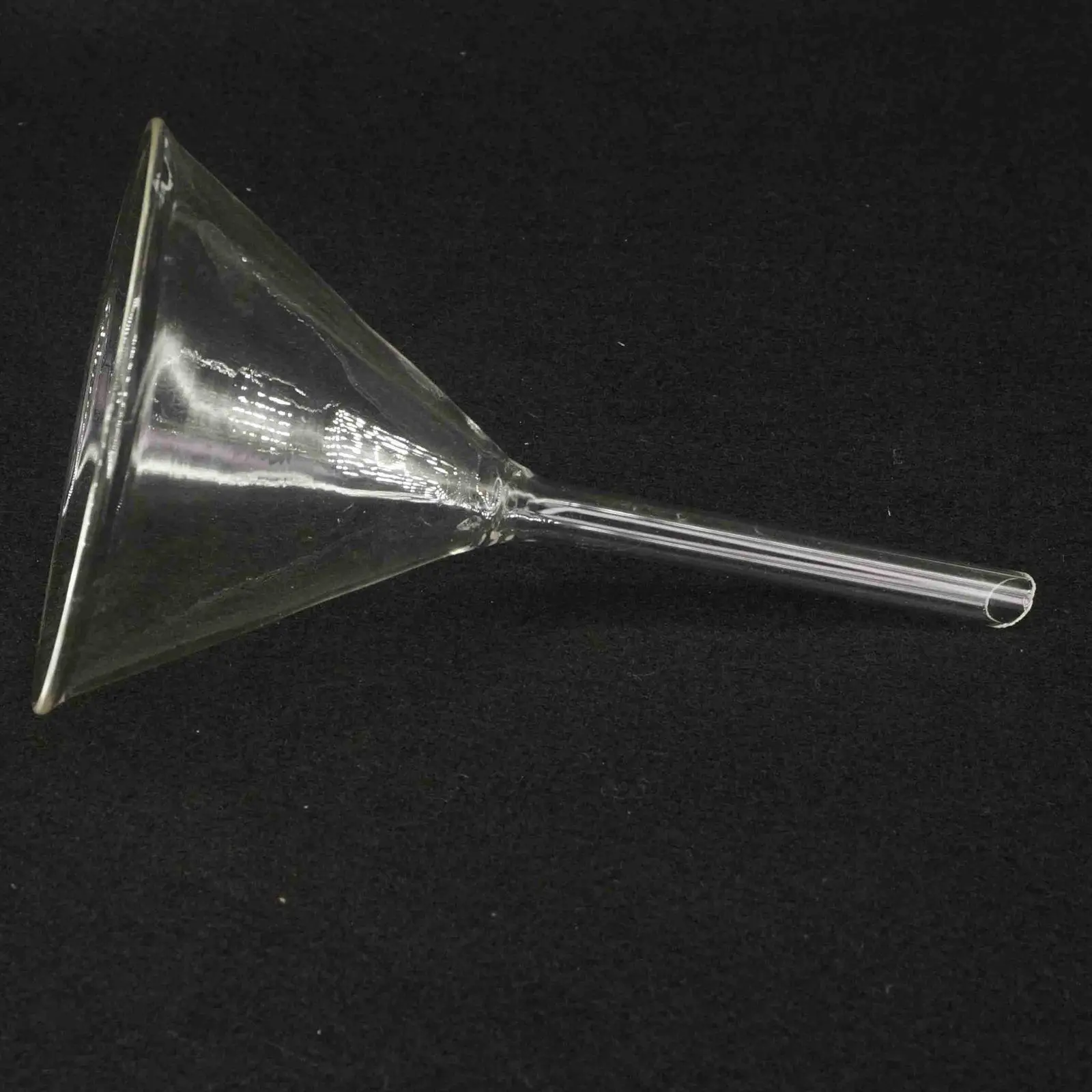 

Треугольная Воронка 90 мм