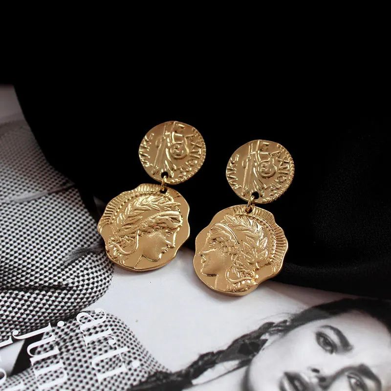 Carvejewl Vintage Ladies Queen Head Portrait Coin Earrings Women Party Round Disc Face Medal Gold Silver Color dangle earrings