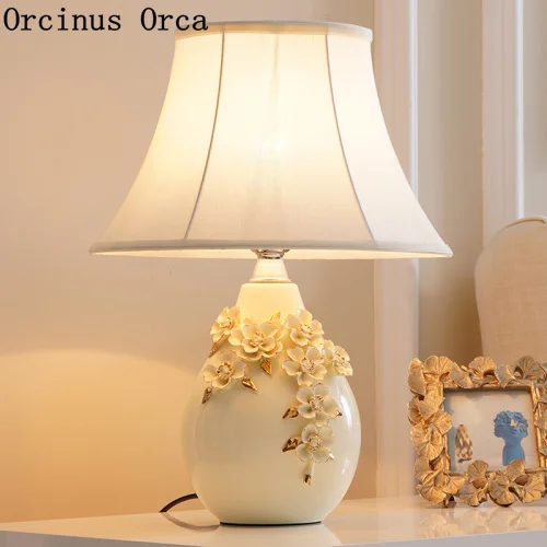 New American Creative White Flower Ceramic Table Lamp Study Bedroom Bedside Lamp Modern Sculpture Decorative Table Lamp