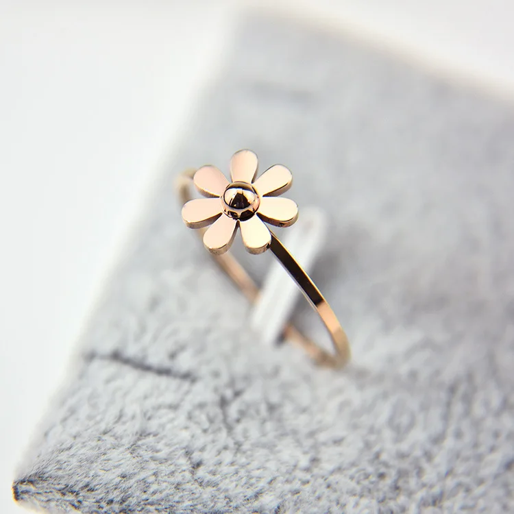 JeeMango Simple Sun Flower Petals Titanium Steel Ring Rose Gold Color Small Daisy Flower Couple Rings Jewelry For Women JR18138