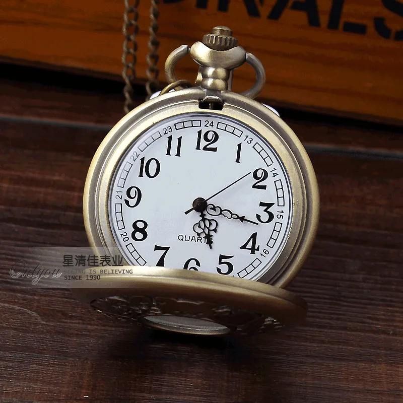 Reloj de bolsillo de cuarzo con diseño de fresa de París para hombres y mujeres, lindo oso Rilakkuma, exquisito reloj hueco, collar de cadena de regalo Vintage