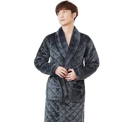 Dicke 3 Schichten Warme Winter Bademantel Männer Weiche Flanell Stepp Lange Kimono Bad Robe Männlichen Dressing Kleid für Herren Korallen fleece Robe