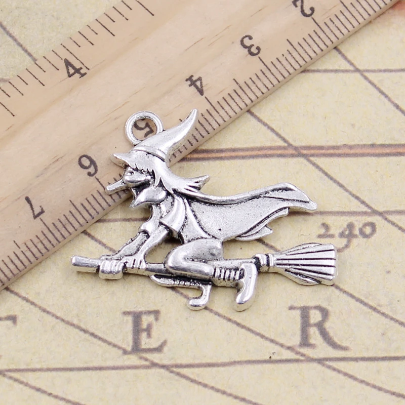 10 sztuk Charms czarownica na miotle Halloween 36x34mm tybetański srebrny kolor wisiorki antyczna biżuteria Making DIY Handmade Craft