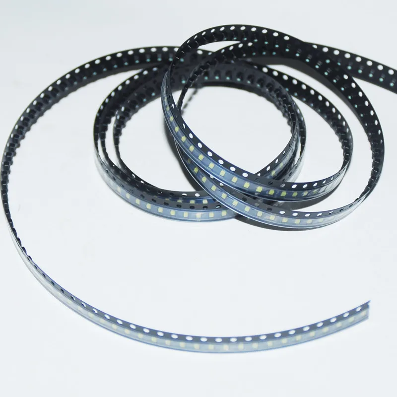 100Pcs 0805 (2012) SMD Blanc LED Chip Surface Mount SMT Perles Ultra Bright Light Emitting Diode LED Lampe Composants Electroniq