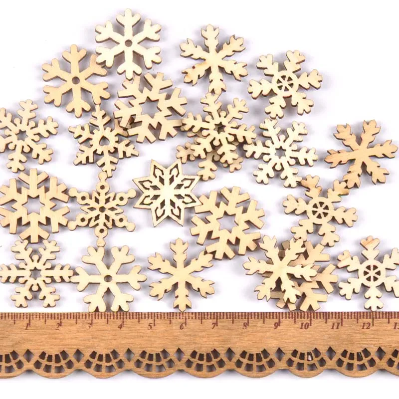 50pcs mix christmas snowflake pattern legno naturale Scrapbooking Carft per la decorazione domestica abbellimento fai da te 24mm MT1873