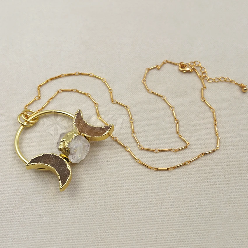 

WT-N1075 WKT 2022Wholesale New Arrival Fashion Natural Elegant Stone Jewerly Moon Shape Brass Chain Pendant Necklace