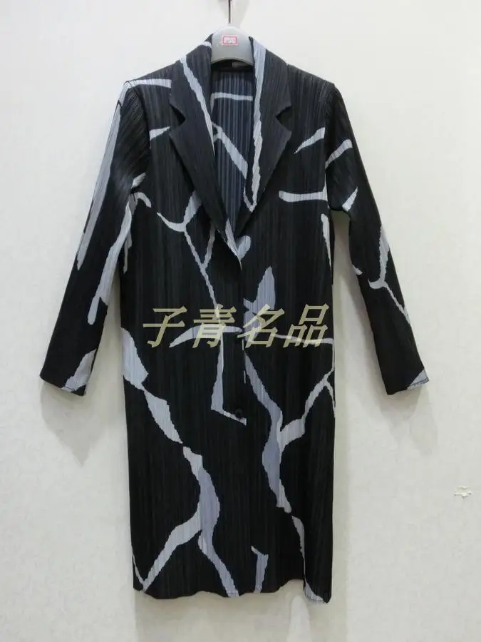 

HOT SELLING Miyake fold trench coat geometric printed gauze thin wave point windbreaker IN STOCK